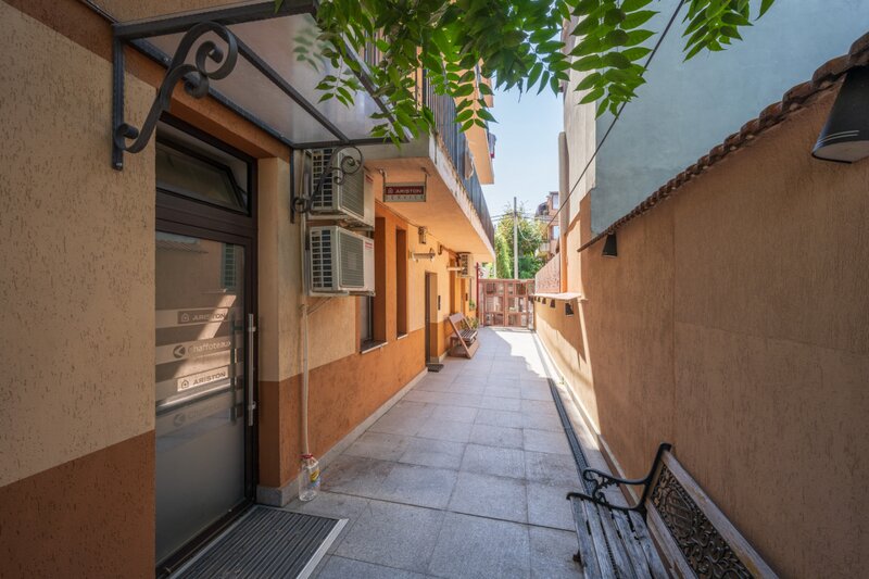 Spatiu birouri, acces separat, loc de parcare, spatiu de depozitare.
